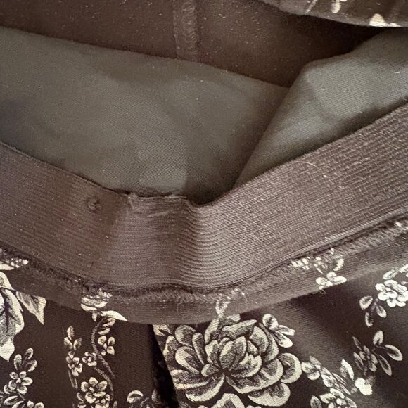 Chicos Womens Black & Gray Floral Print Pants Size 2.5 Stretch Med/14 - Picture 4 of 7